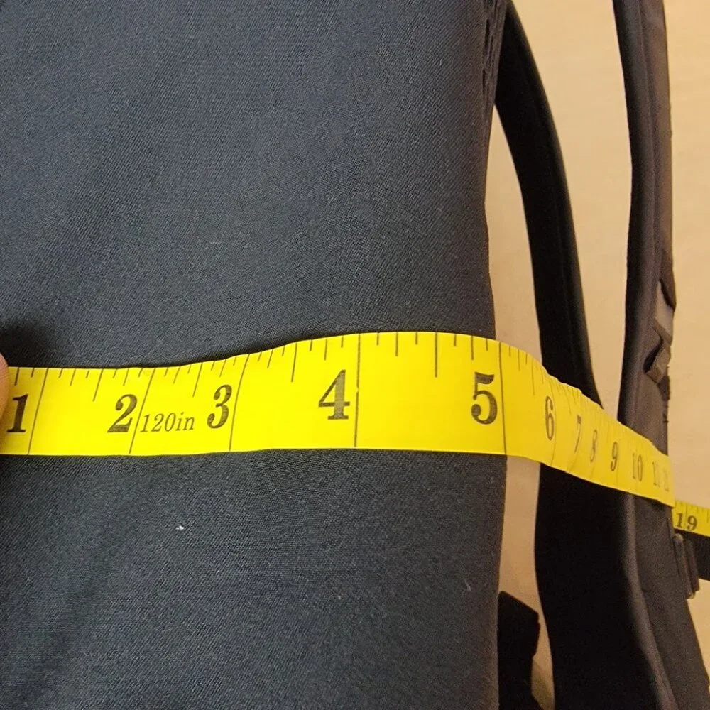 Camelbak missing zippers